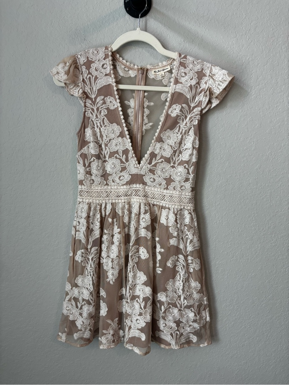 For Love & Lemons Floral Embroidered Mesh Lace V-Neck Ivory Nude Mini Dress - Picture 4 of 8